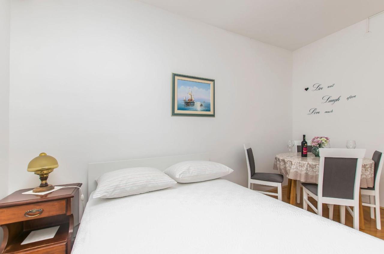 Apartment And Rooms Franka Žaborić Extérieur photo